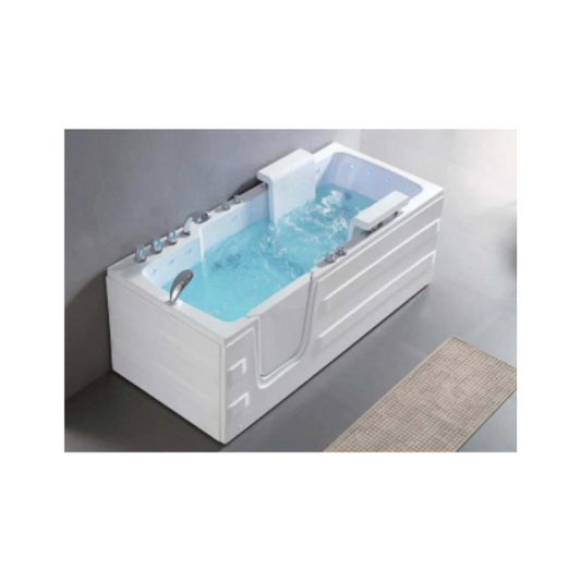 Barrierefreie Badewanne mit rutschfestem Boden, freistehend.